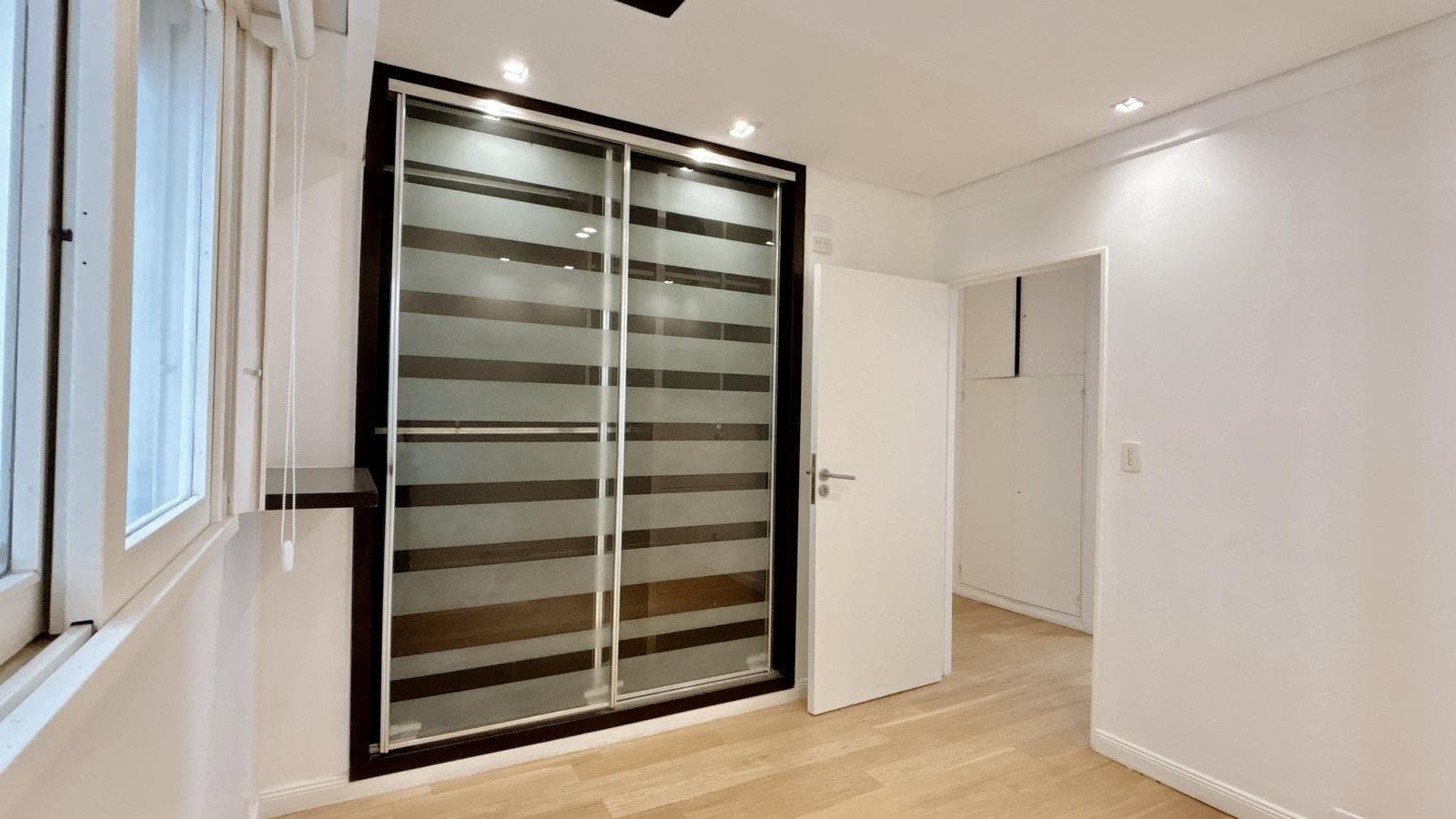 Spacious, Fully Renovated Apartment with Garage – 6 Rooms - Plaza Las Heras