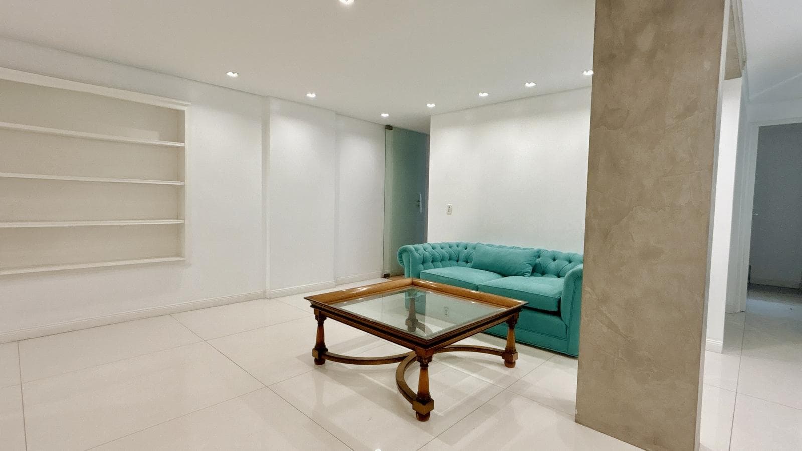 Spacious, Fully Renovated Apartment with Garage – 6 Rooms - Plaza Las Heras