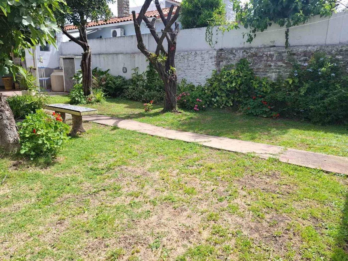 House for Sale with Large Yard in Turdera