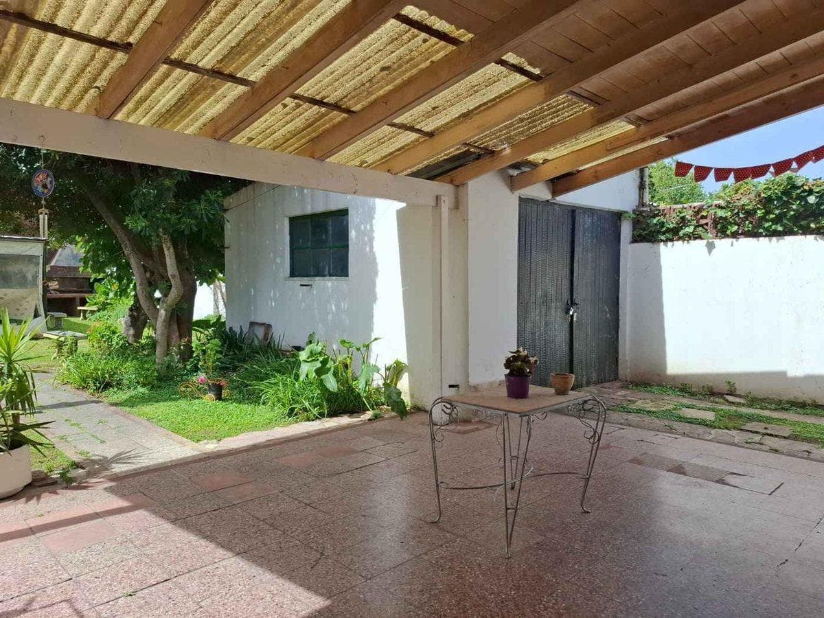 House for Sale with Large Yard in Turdera