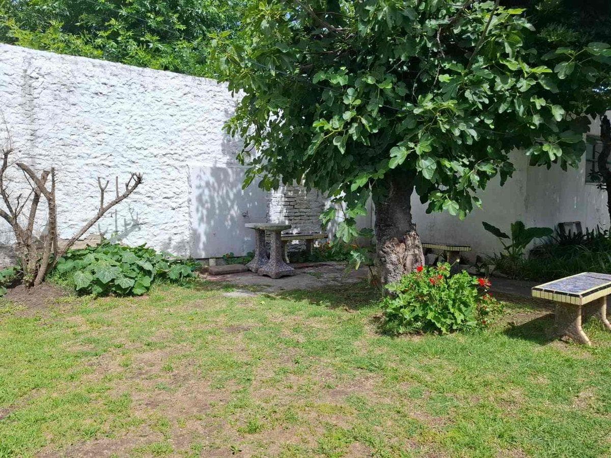 House for Sale with Large Yard in Turdera
