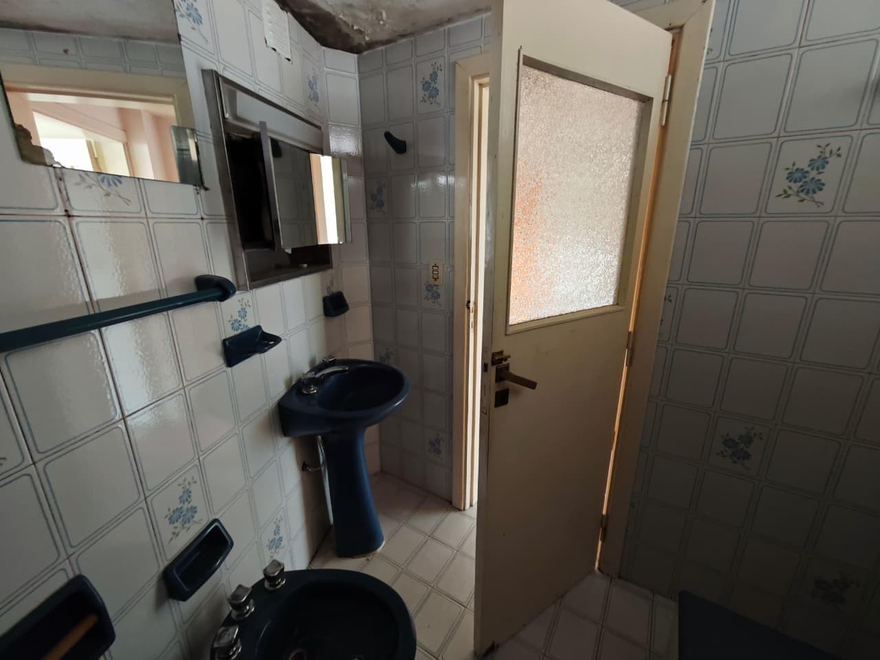 HOUSE IN NEED OF RENOVATION - GREAT OPPORTUNITY