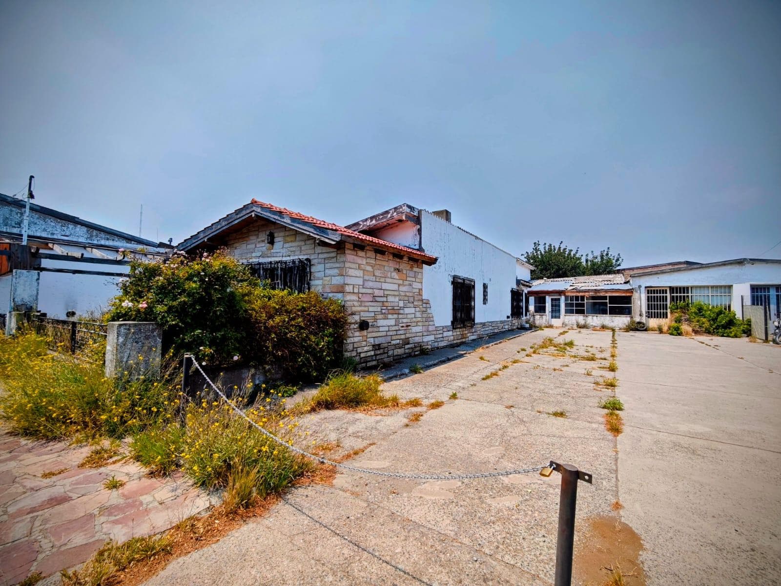HOUSE IN NEED OF RENOVATION - GREAT OPPORTUNITY