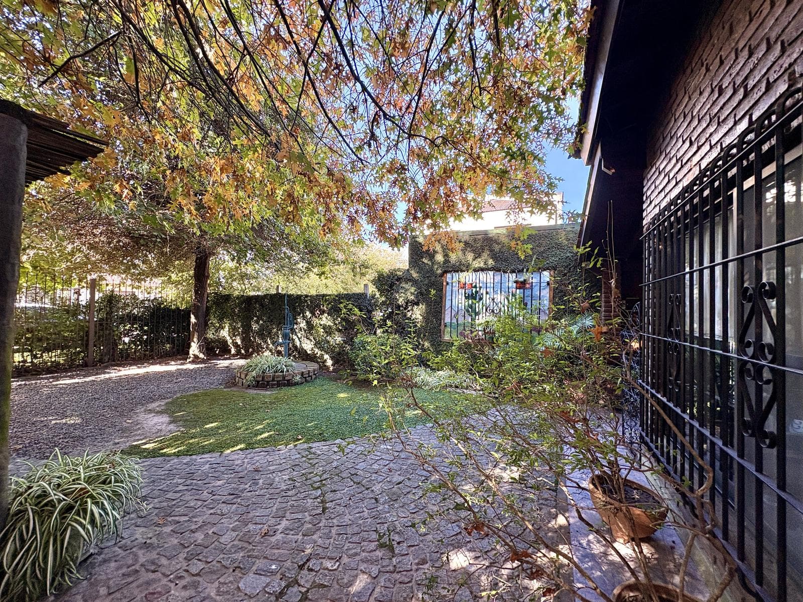 3-room house with a pool in the El Rocio neighborhood