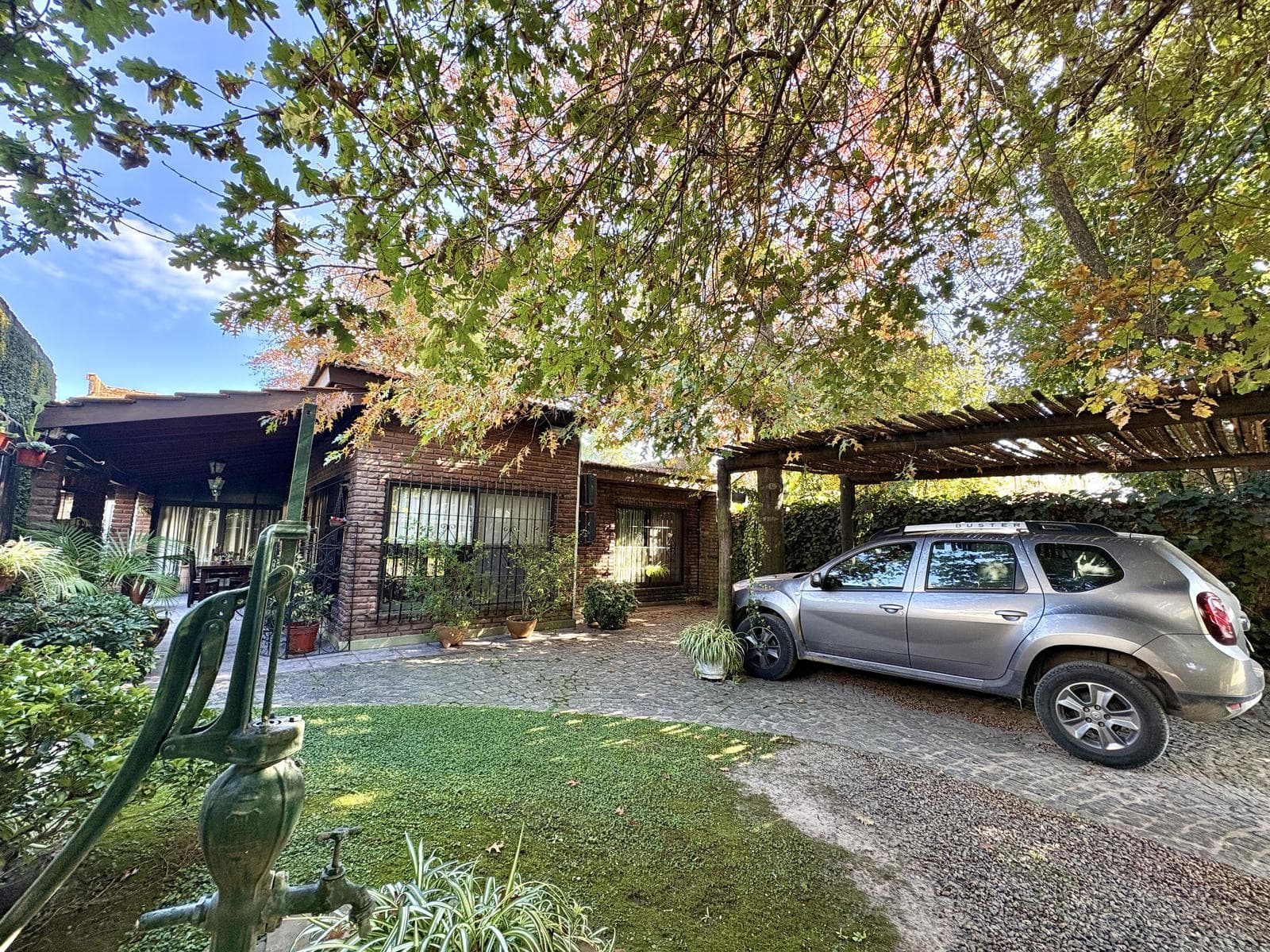 3-room house with a pool in the El Rocio neighborhood