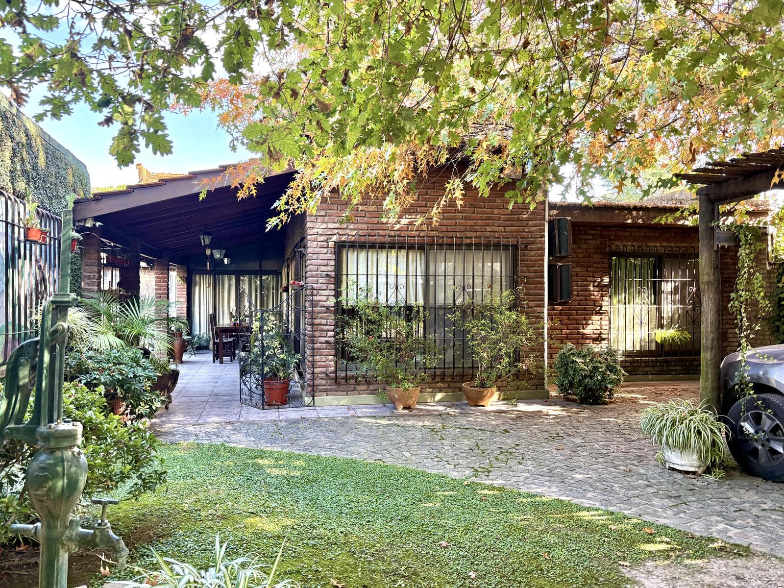 3-room house with a pool in the El Rocio neighborhood