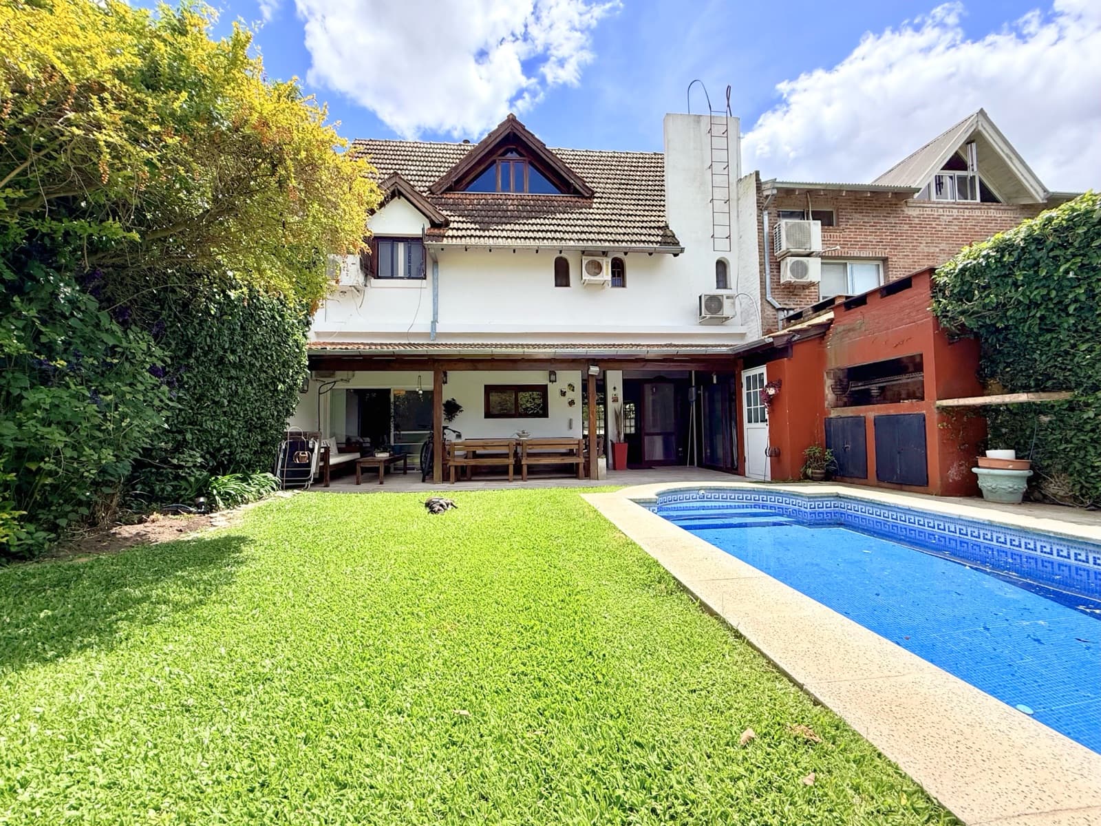 House for Sale with a Pool in the Lower Part of San Isidro