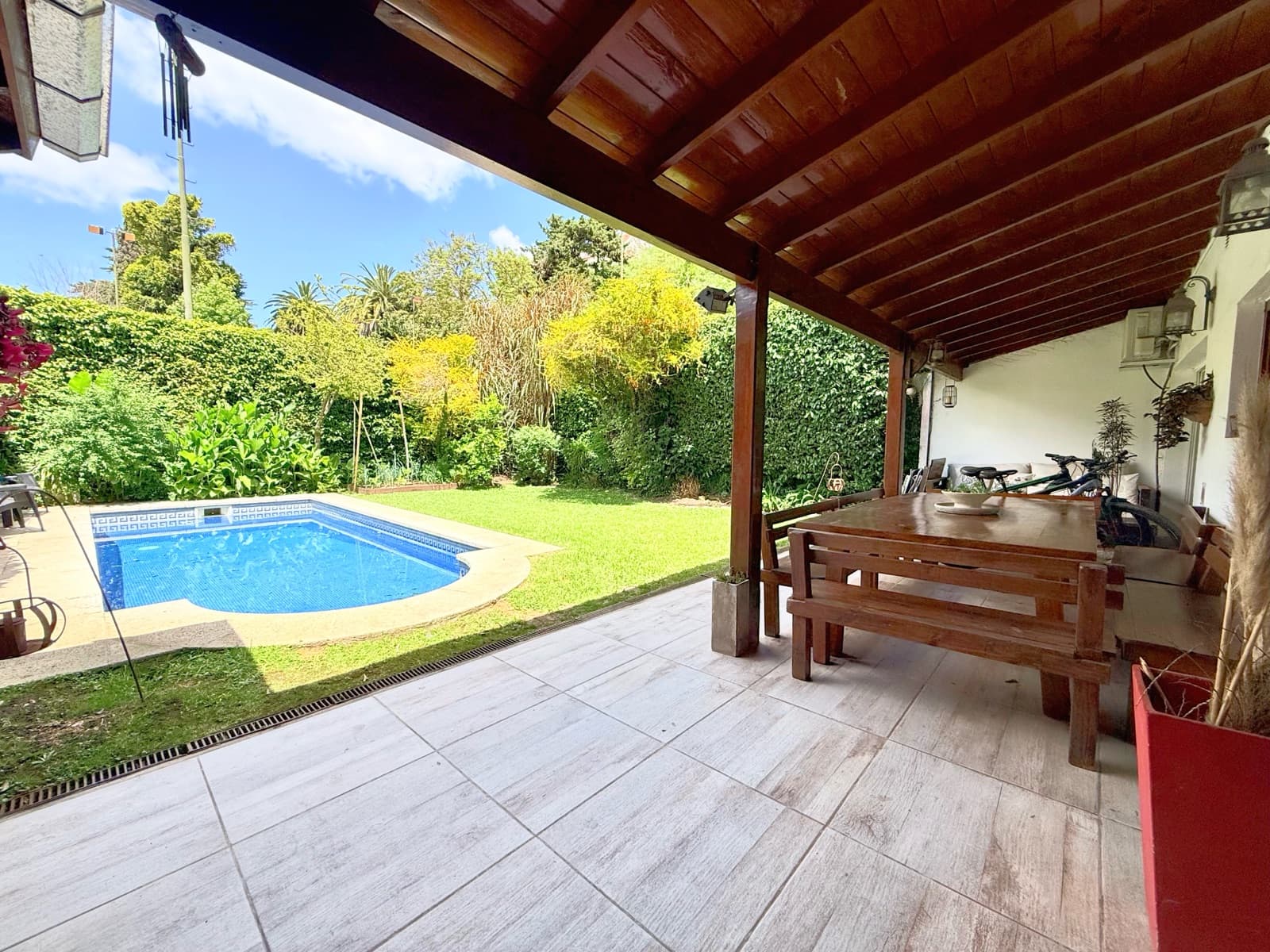 House for Sale with a Pool in the Lower Part of San Isidro