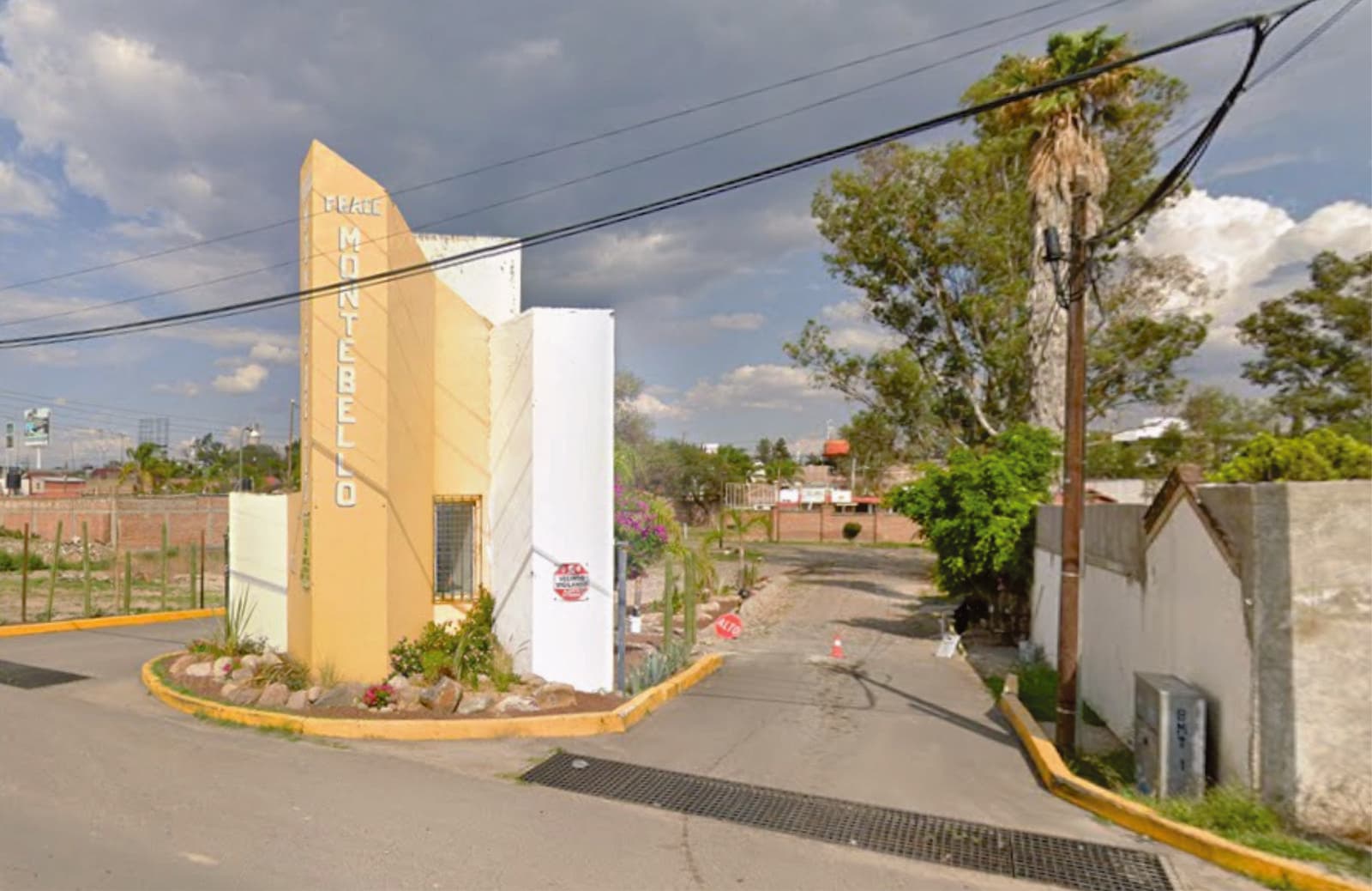 Casa en Montebello 3 Recámaras y área de Tv, ideal para Oficinas por cercanía con Blvd Aeropuerto