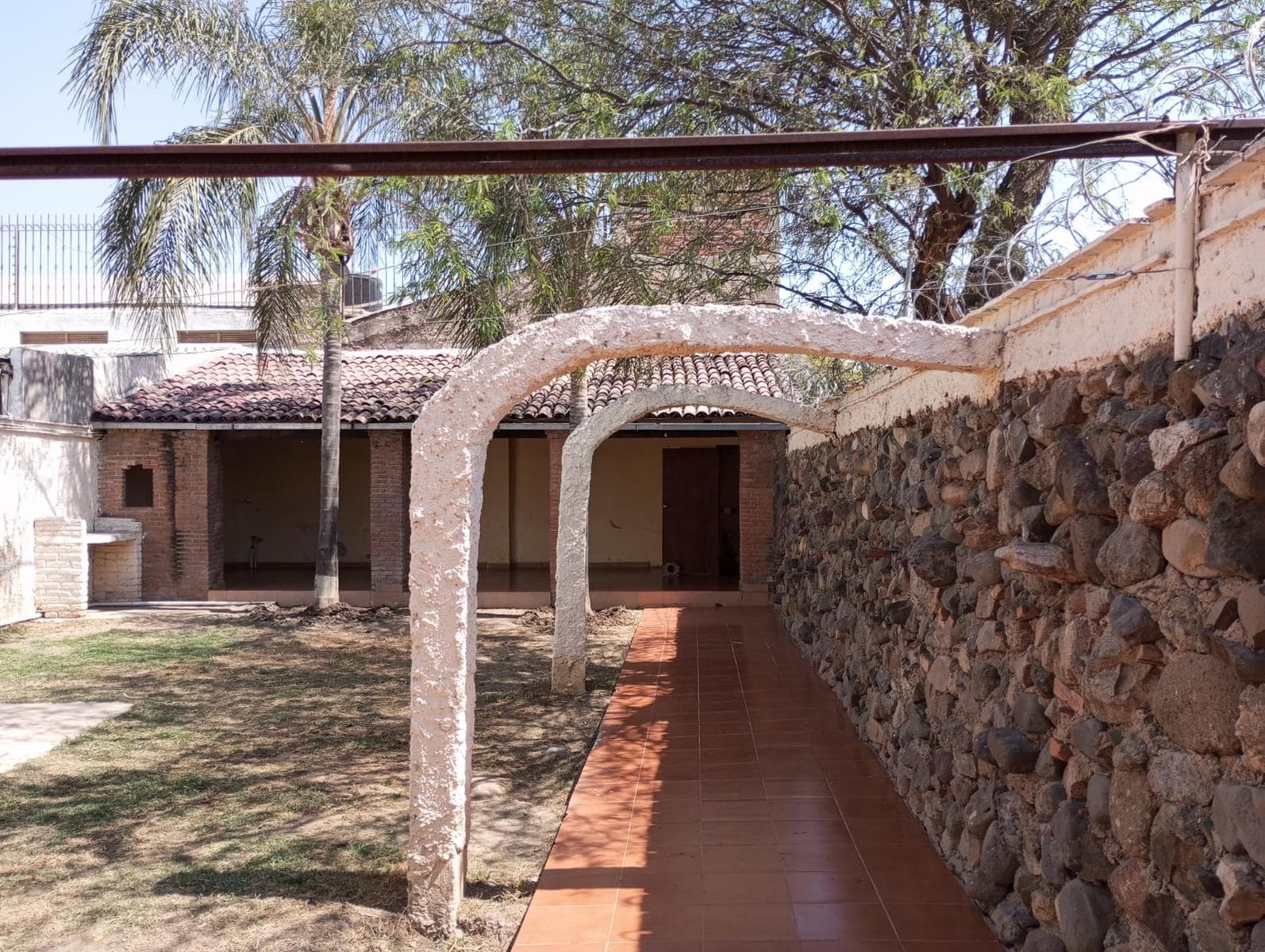 Casa en Montebello 3 Recámaras y área de Tv, ideal para Oficinas por cercanía con Blvd Aeropuerto