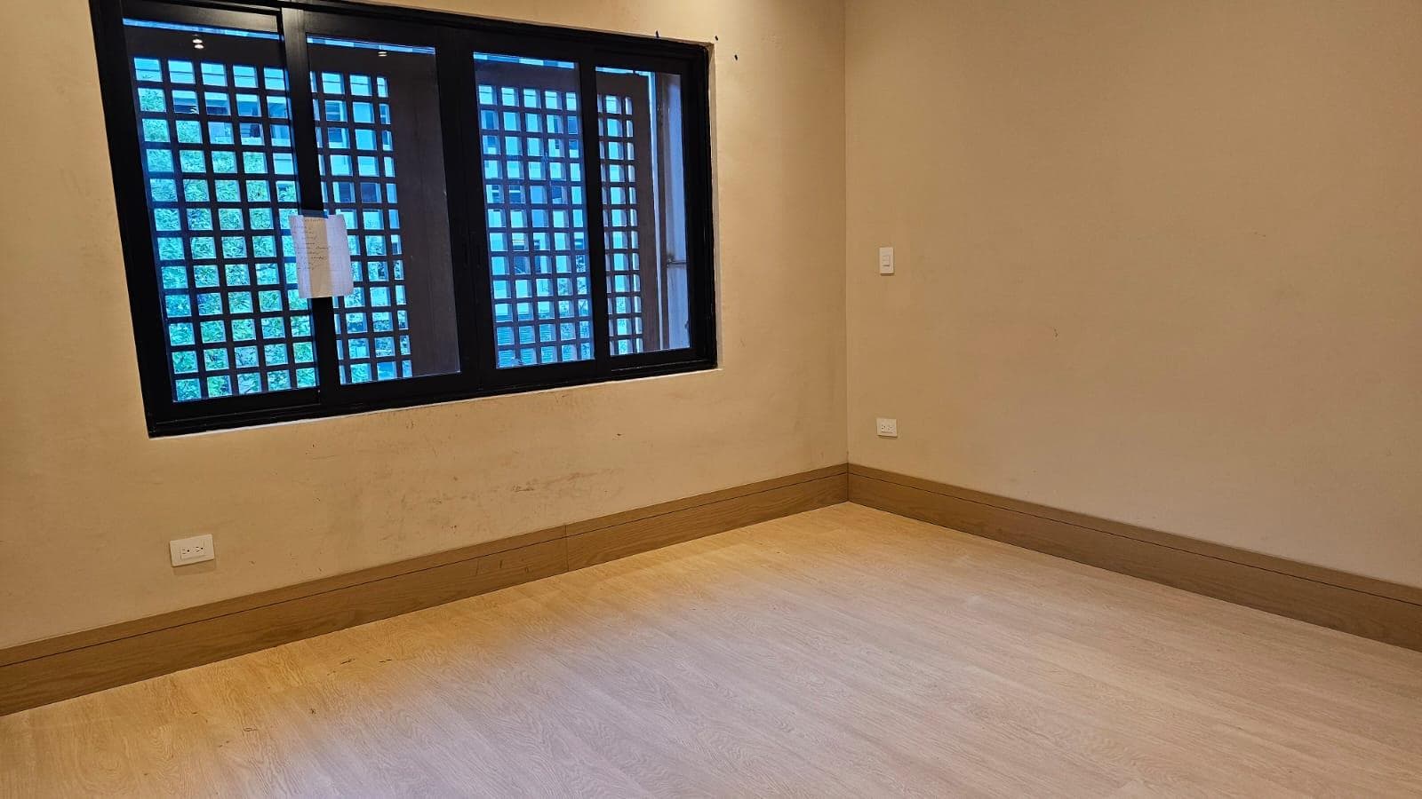 HOUSE FOR SALE IN THE LOMAS DE MONTECRISTO NEIGHBORHOOD