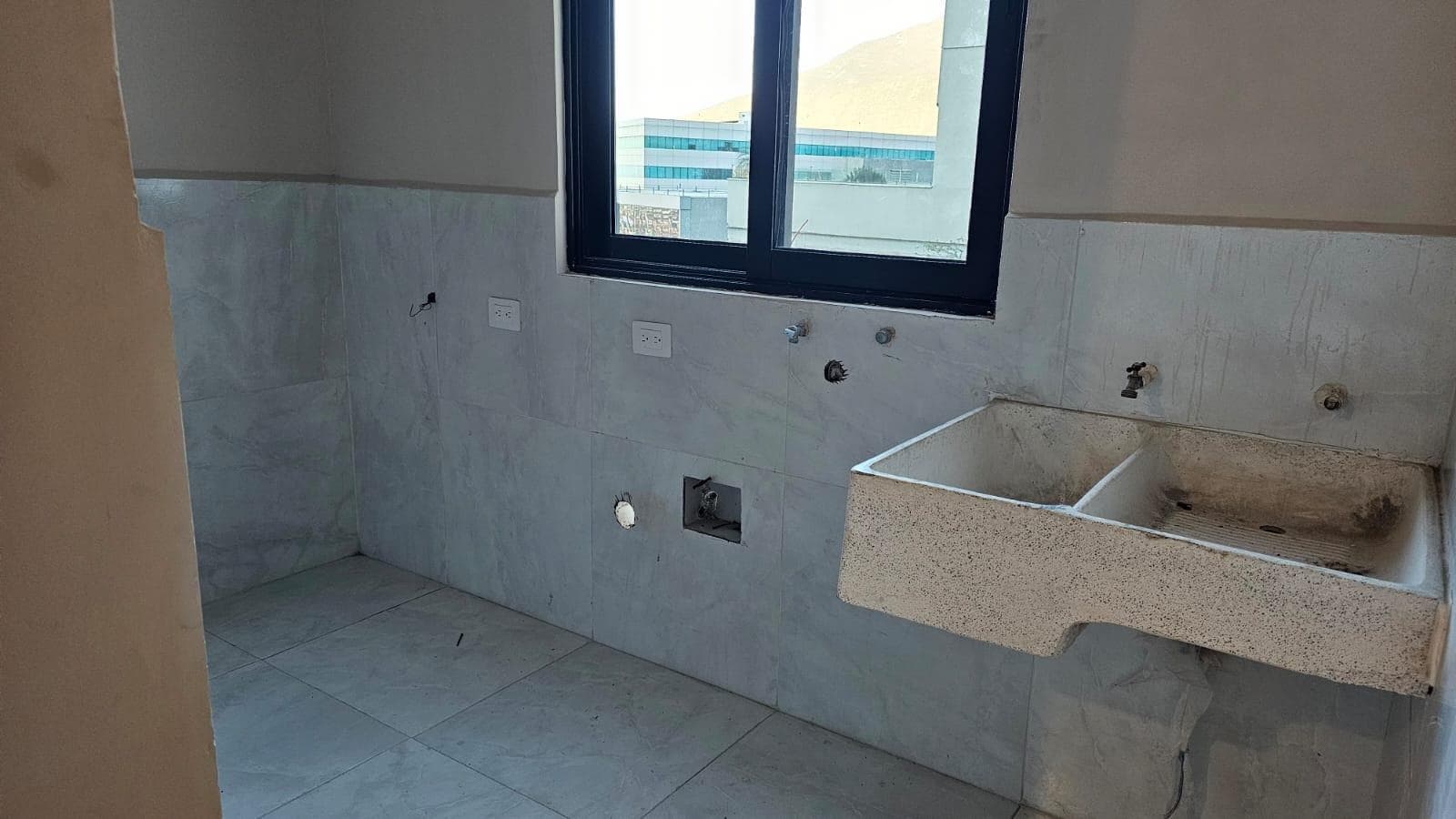 HOUSE FOR SALE IN THE LOMAS DE MONTECRISTO NEIGHBORHOOD