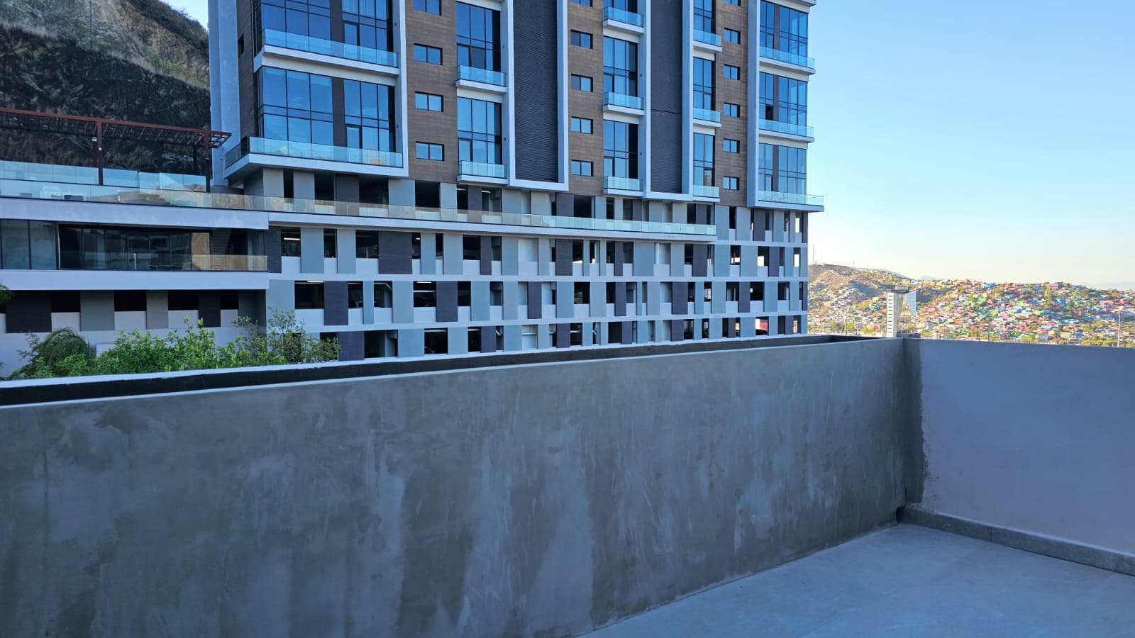 HOUSE FOR SALE IN THE LOMAS DE MONTECRISTO NEIGHBORHOOD