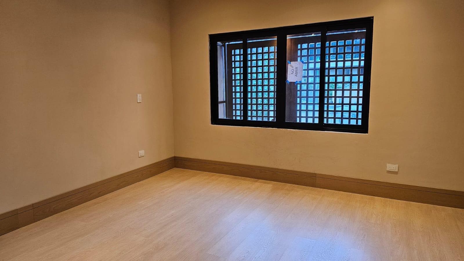HOUSE FOR SALE IN THE LOMAS DE MONTECRISTO NEIGHBORHOOD
