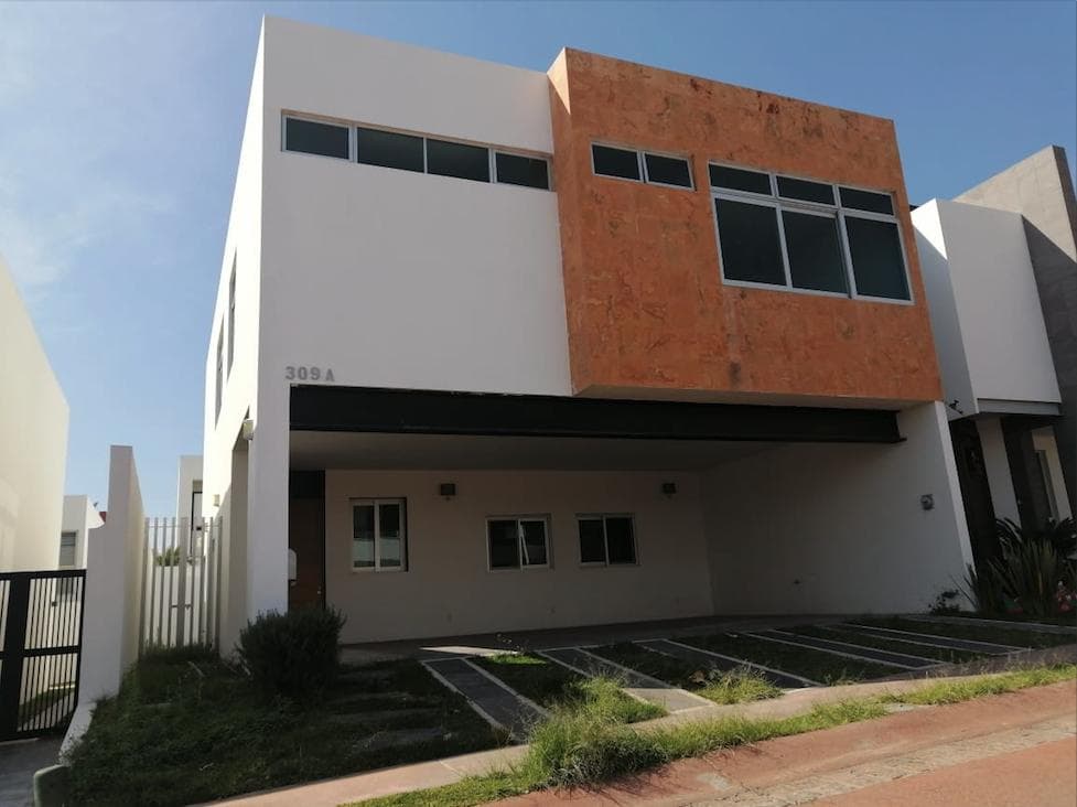 Casa en Venta en Fracc. La Rioja, Tlajomulco de Zuñiga, Jalisco.