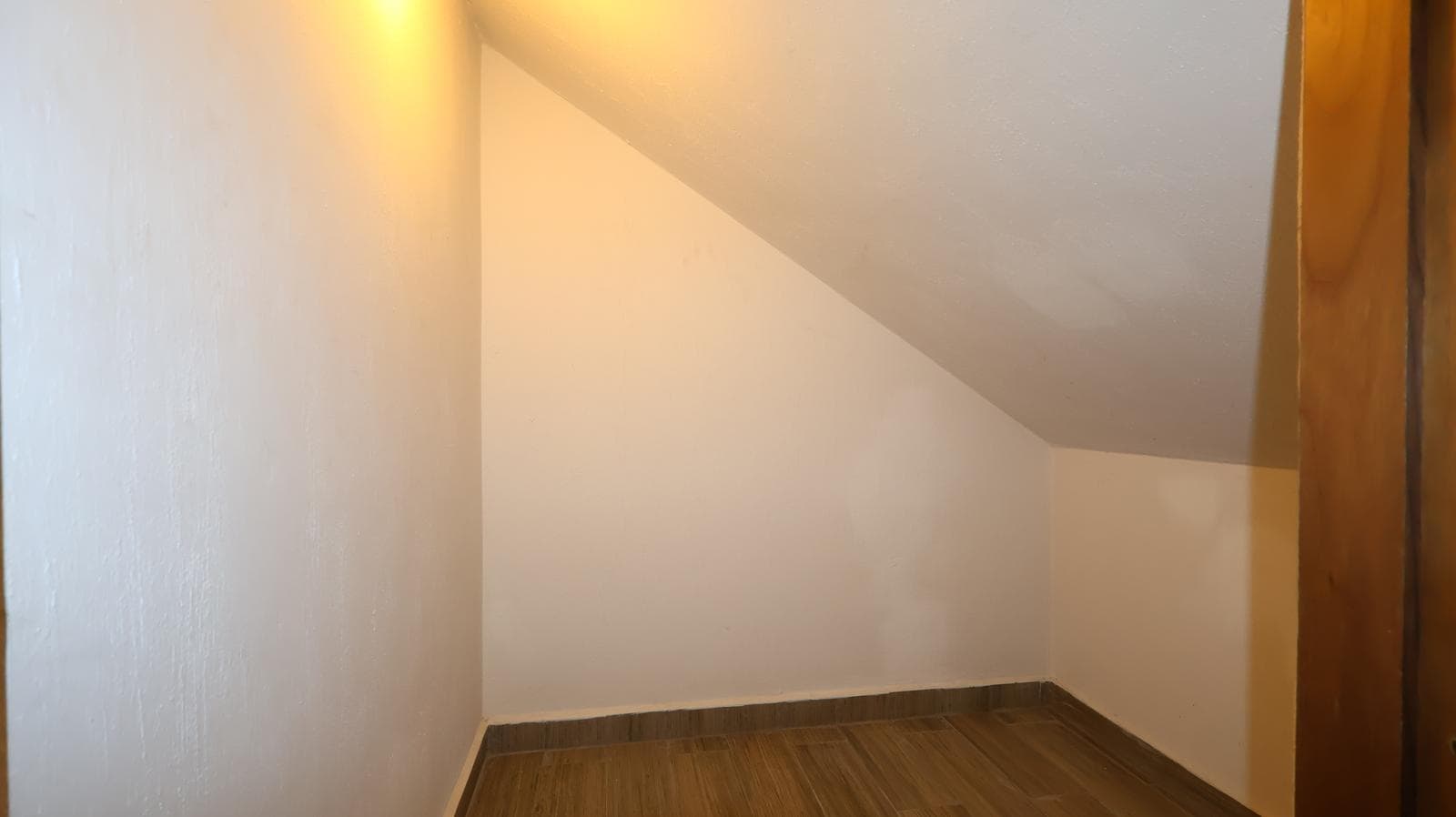 House for Sale in La Rioja Subdivision, Tlajomulco de Zuñiga, Jalisco.