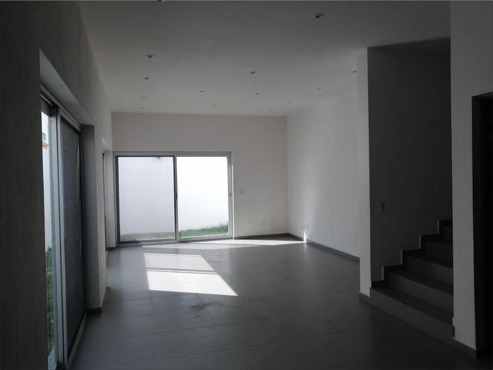 Casa en Venta en Fracc. La Rioja, Tlajomulco de Zuñiga, Jalisco.