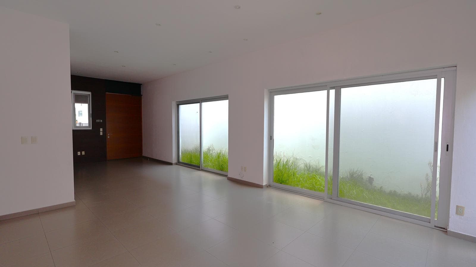 House for Sale in La Rioja Subdivision, Tlajomulco de Zuñiga, Jalisco.