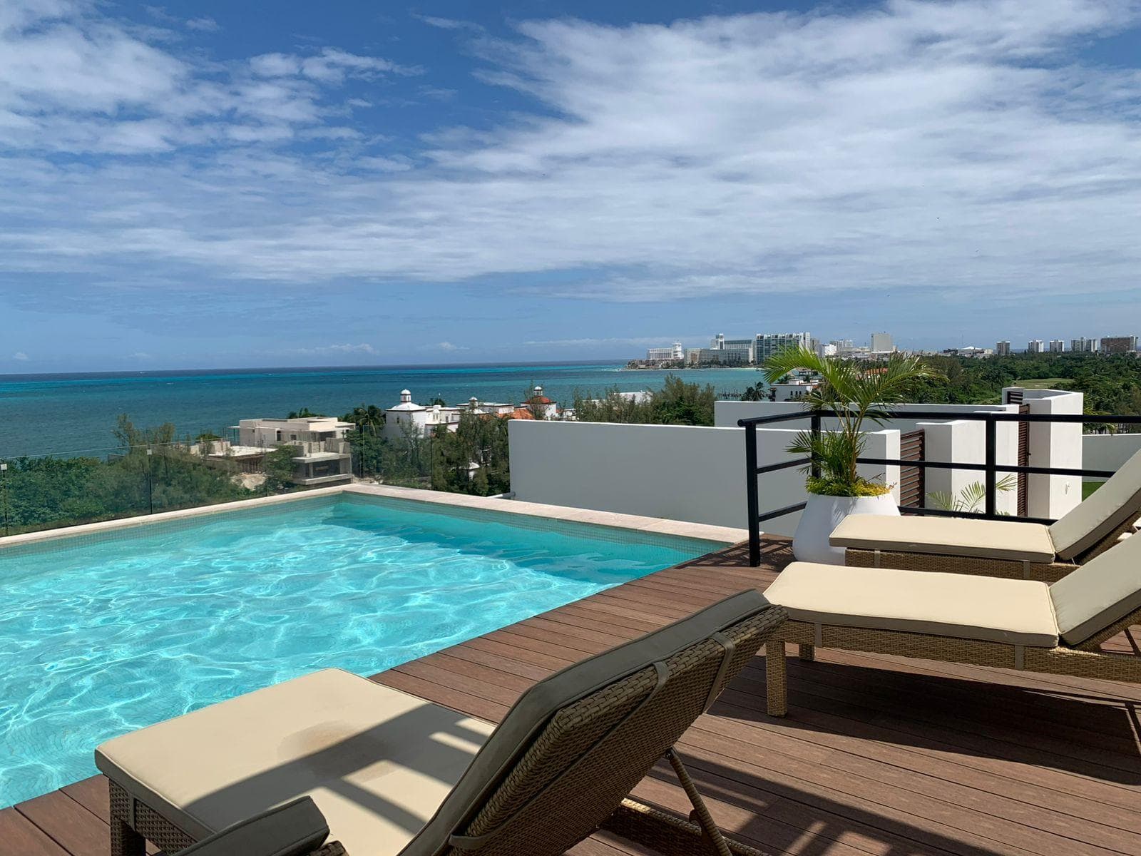 APARTMENT FOR SALE: 3 BEDROOMS, OCEANFRONT, HOTEL DISTRICT, CANCUN