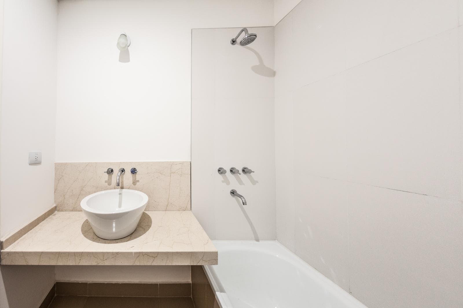 Departamento de 2 ambientes amplios en PUEBLO CAAMAÑO venta