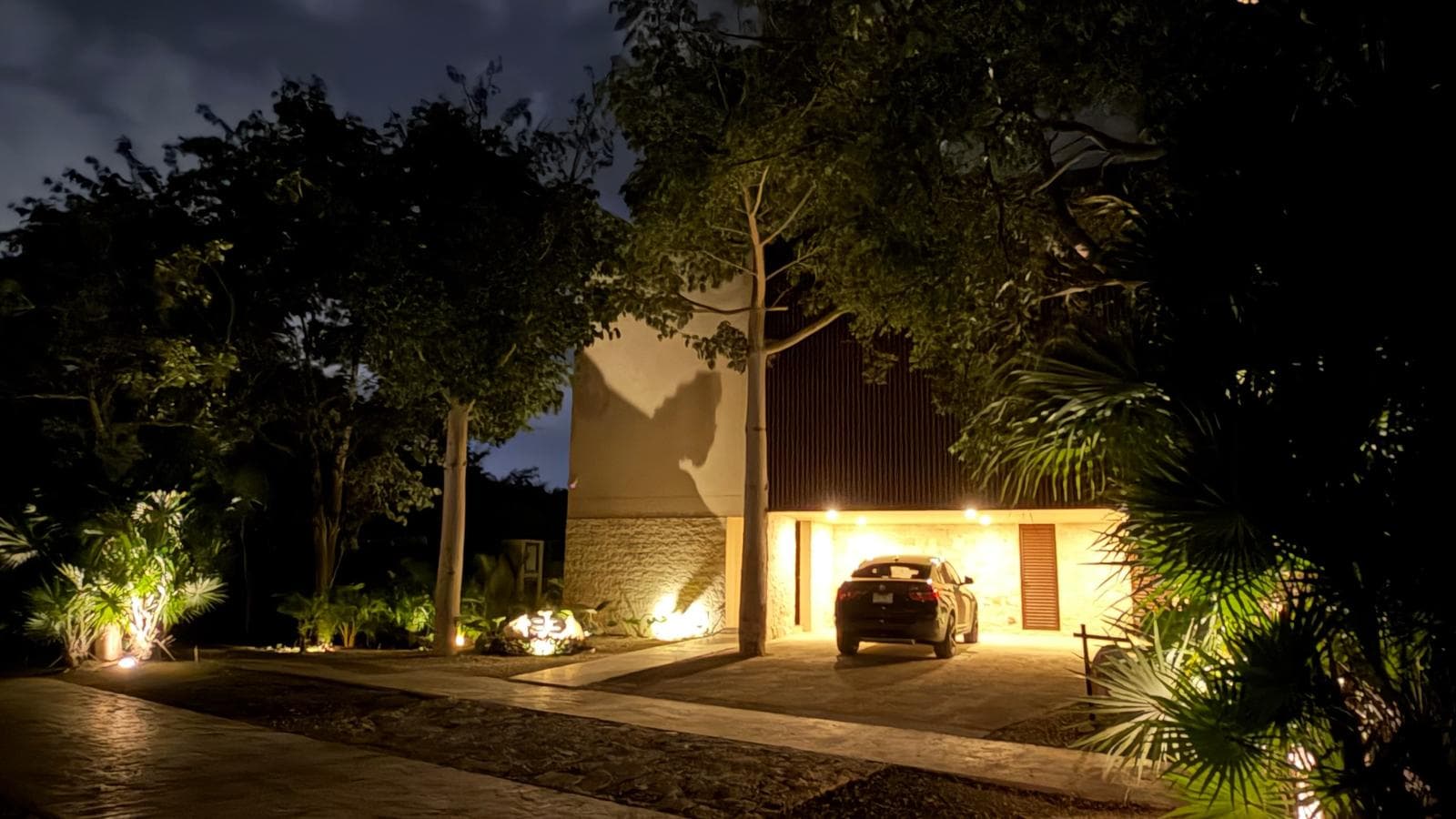 House for Sale in Mérida with a Lake View at Yucatán Country Club | Casa Acqua |