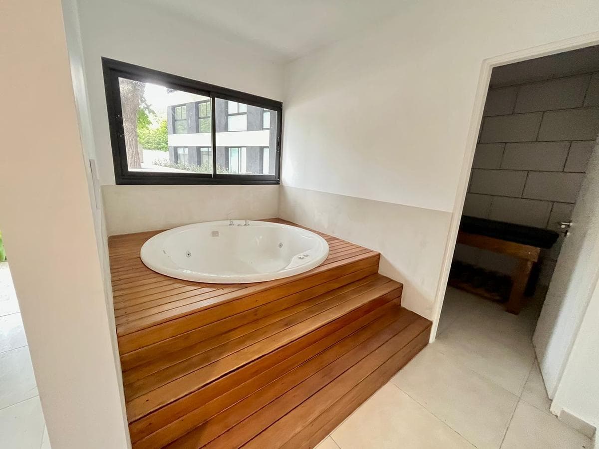 Apartment for rent at Belgrano and 462. This modern complex offers amenities.