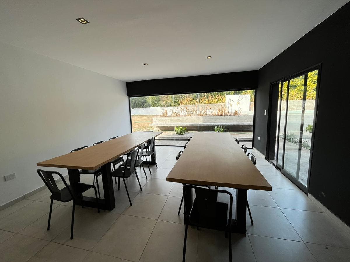 Apartment for rent at Belgrano and 462. This modern complex offers amenities.