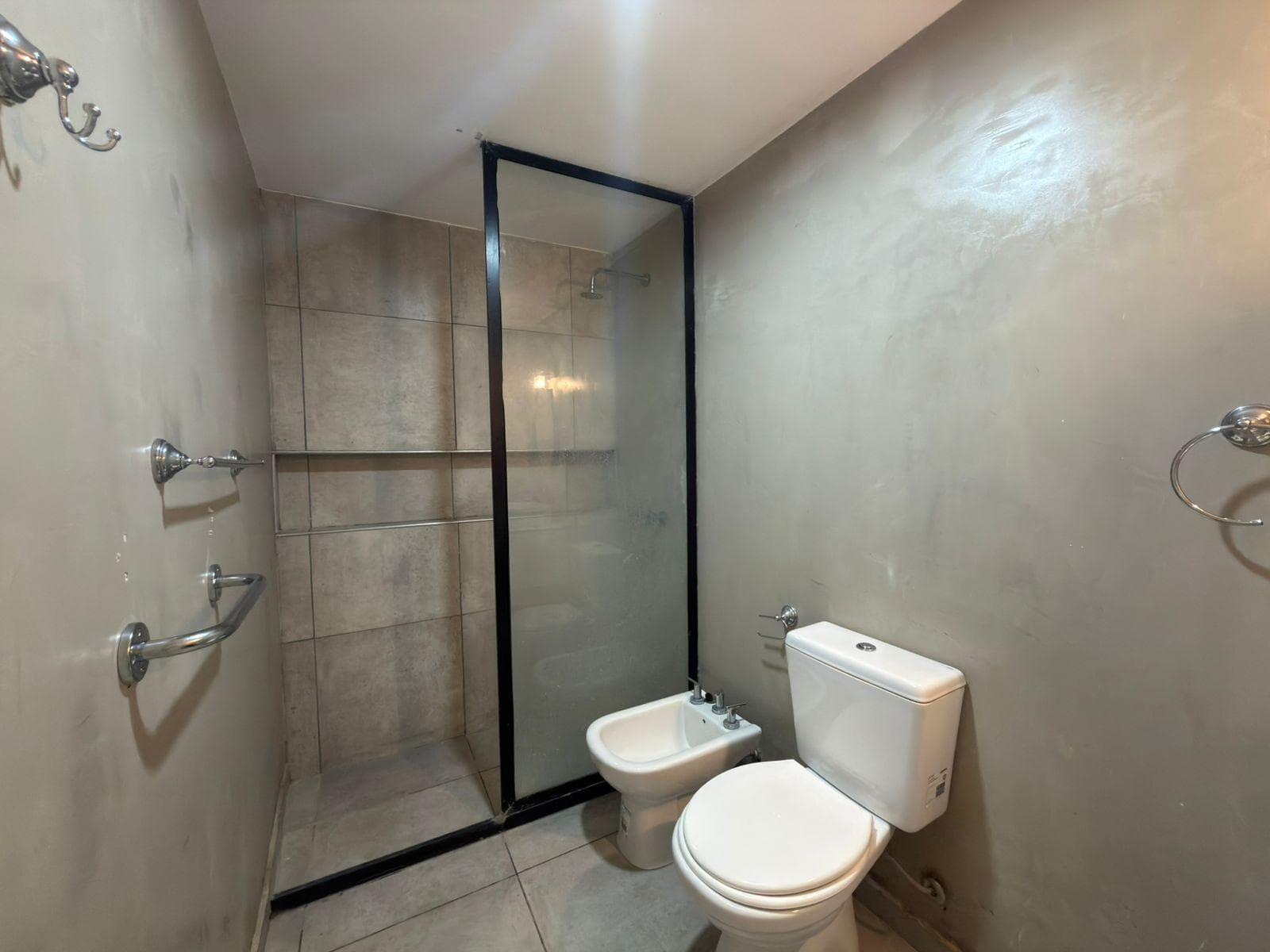 Apartment for rent at Belgrano and 462. This modern complex offers amenities.