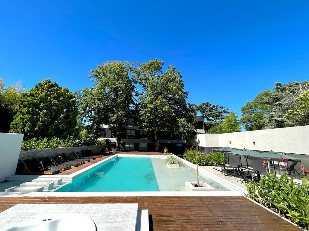 Apartment for rent at Belgrano and 462. This modern complex offers amenities.