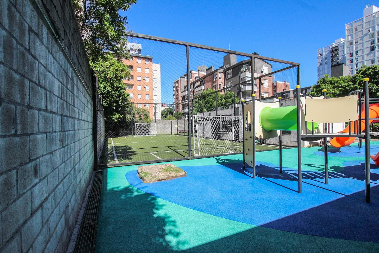 2-room apartment for sale in Fresias Garden, right on the main street!!