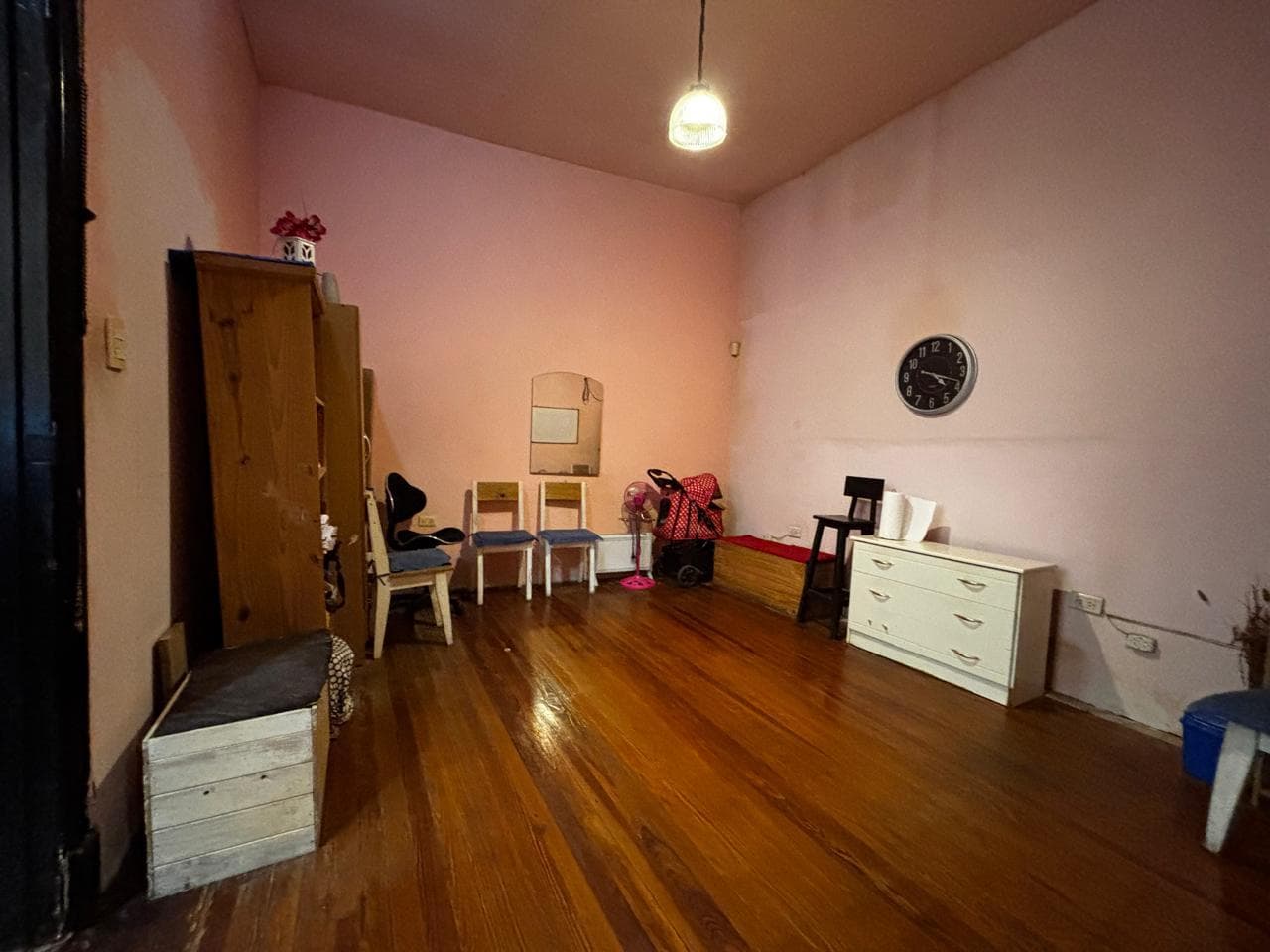 Spacious apartment, 4 rooms, Villa Gral. Mitre, no maintenance fees. Large terrace and barbecue