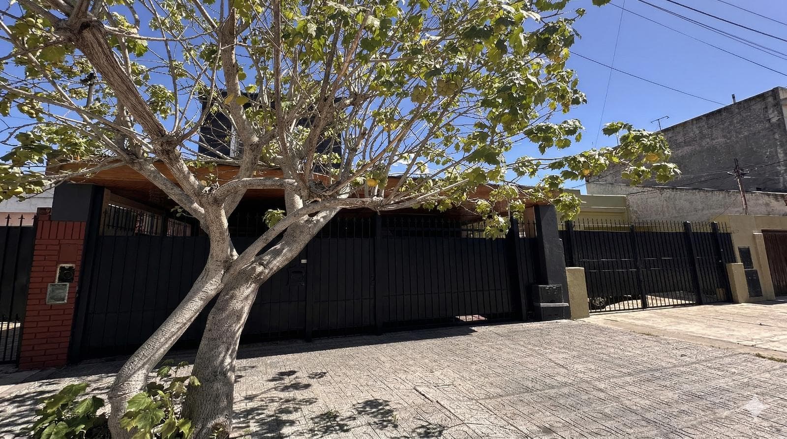 5-room house for sale in Lanús Oeste