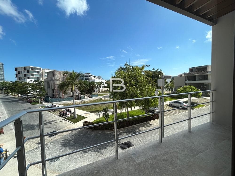 Puerto Cancun House for Sale in La Laguna 1