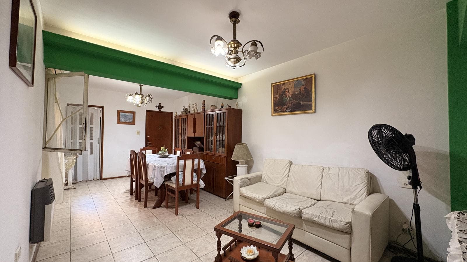 Three-Bedroom Apartment for Sale with Low Maintenance Fees. Del Abasto, Rosario
