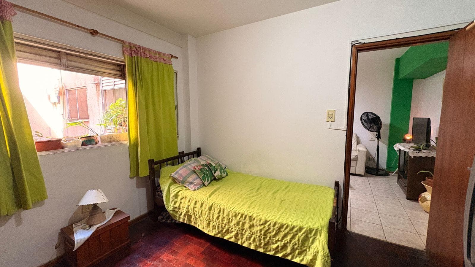 Three-Bedroom Apartment for Sale with Low Maintenance Fees. Del Abasto, Rosario