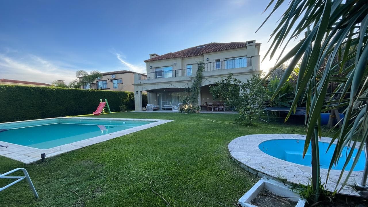 House for sale in the San Marco neighborhood with access to the river.