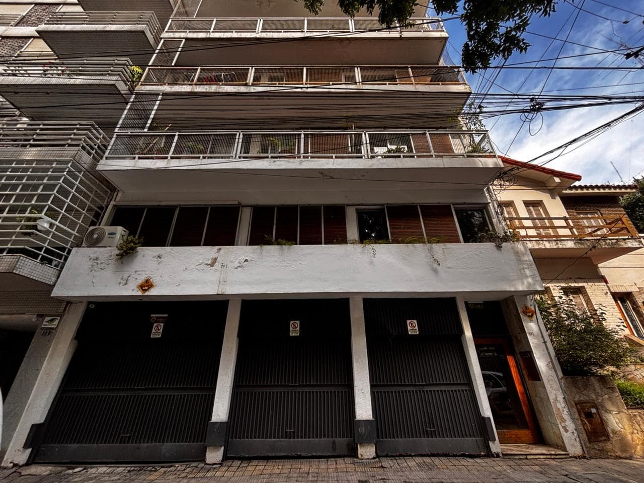 FOR SALE: FURNISHED 2-BEDROOM APARTMENT IN THE MARTIN NEIGHBORHOOD