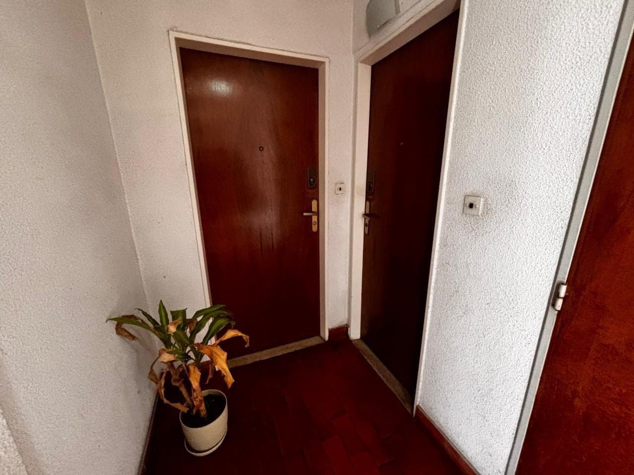 FOR SALE: FURNISHED 2-BEDROOM APARTMENT IN THE MARTIN NEIGHBORHOOD