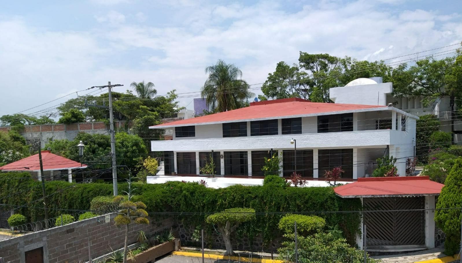 House for Sale Burgos Subdivision / Three Stories / Pool
