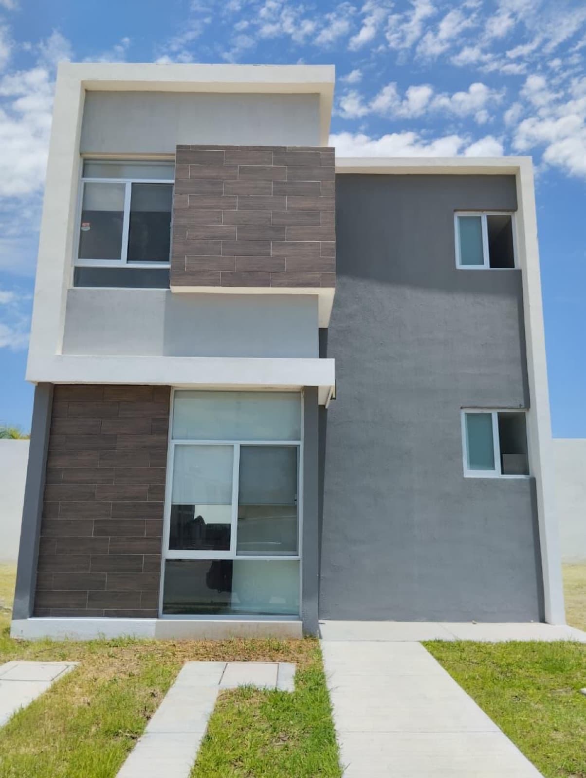 House in a Condominium - Mangata Condominium