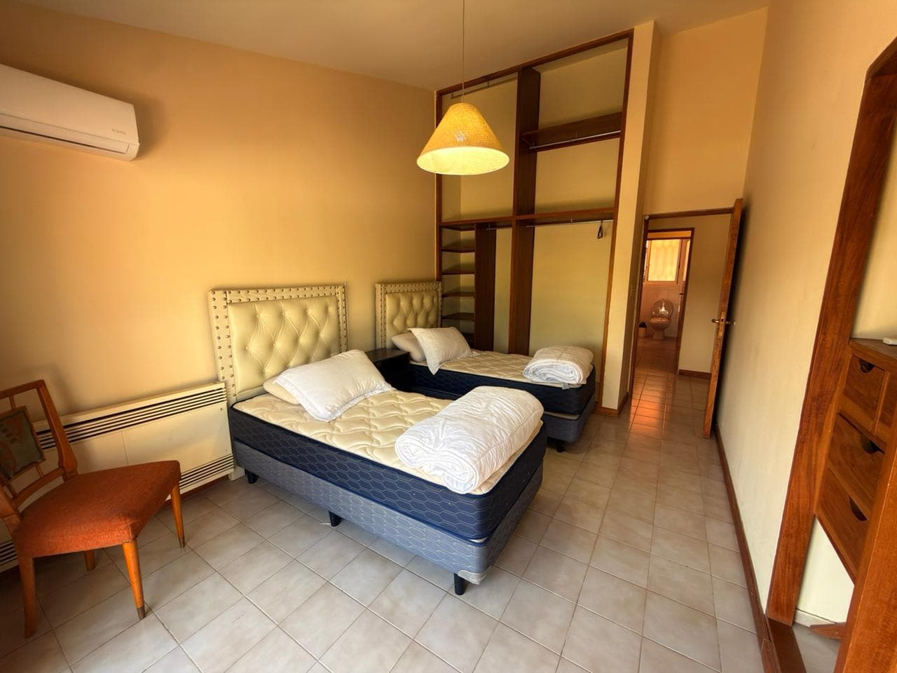 Darragueira 6476, House