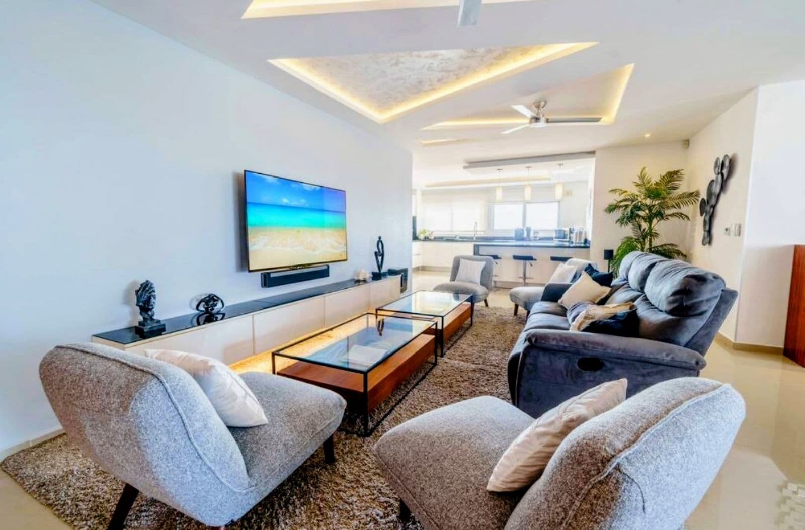 4-Bedroom PH Apartment for Rent in SM4, Cancun