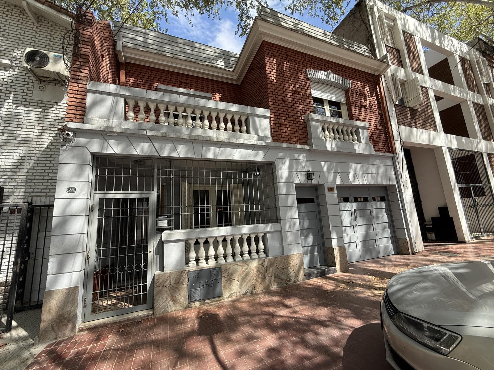 House for sale with 4 bedrooms and 3 bathrooms in Mendoza City