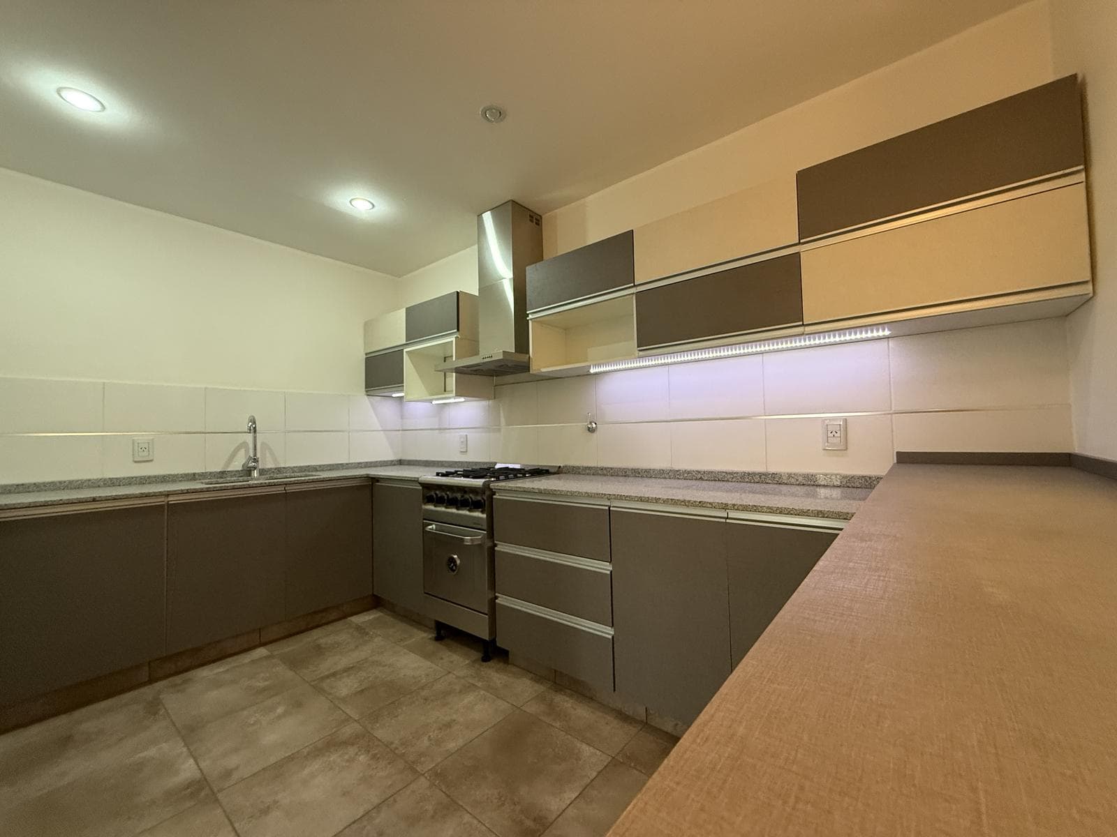 House for sale with 4 bedrooms and 3 bathrooms in Mendoza City