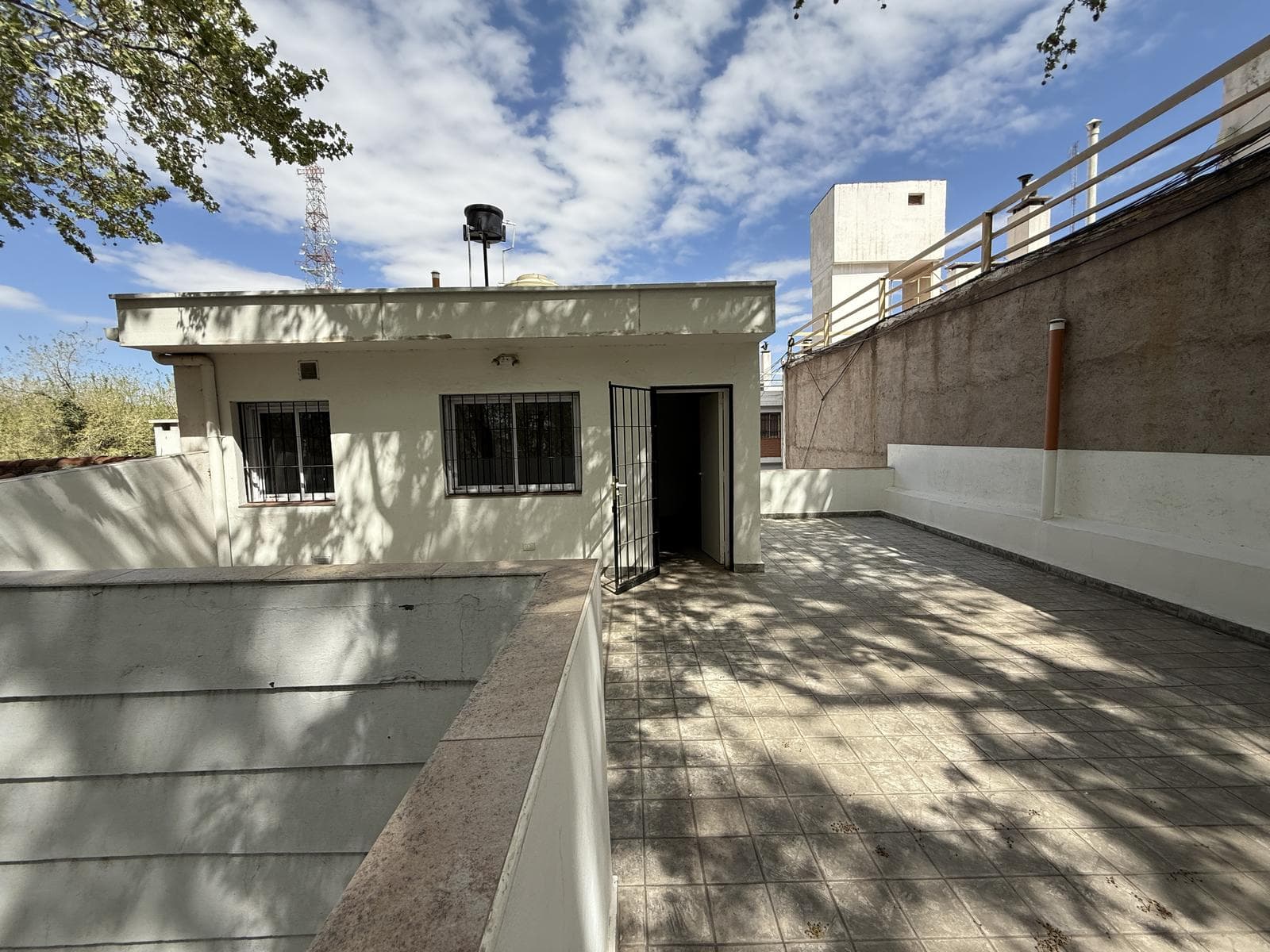 House for sale with 4 bedrooms and 3 bathrooms in Mendoza City