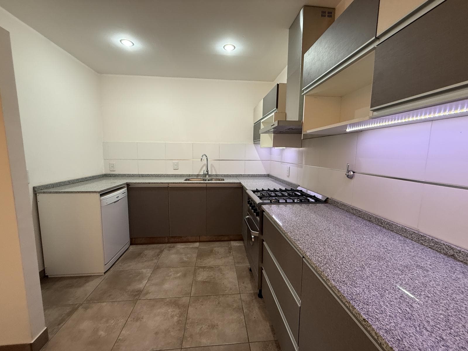 House for sale with 4 bedrooms and 3 bathrooms in Mendoza City