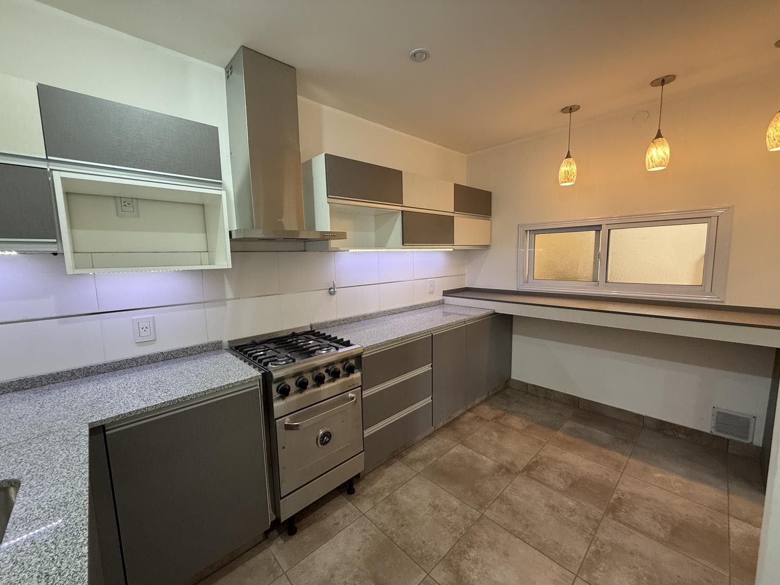 House for sale with 4 bedrooms and 3 bathrooms in Mendoza City