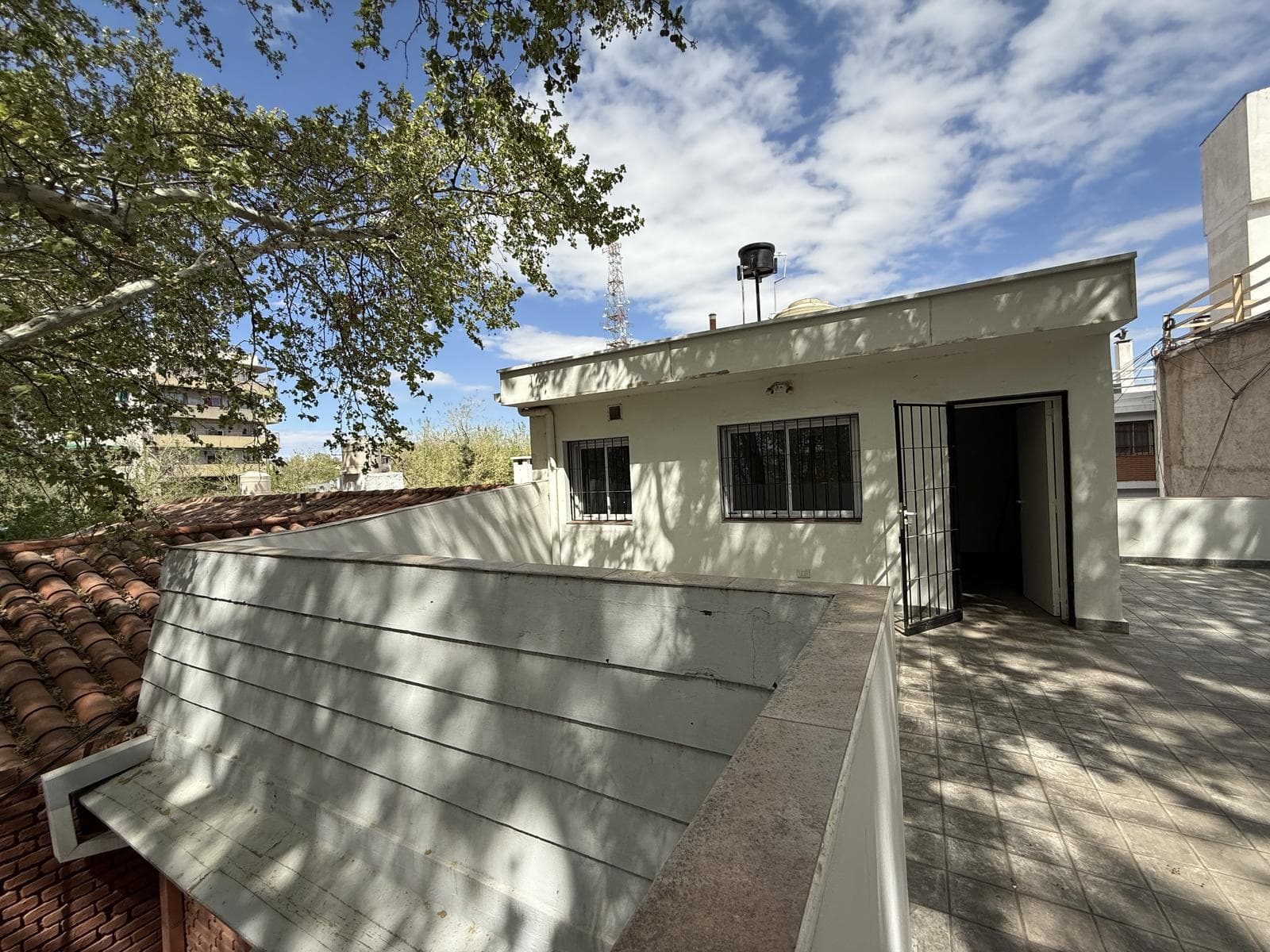 House for sale with 4 bedrooms and 3 bathrooms in Mendoza City