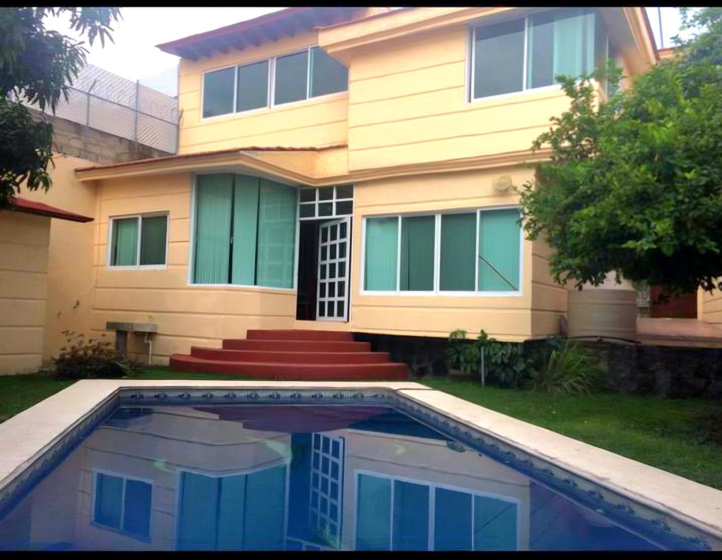 HOUSE FOR SALE IN BURGOS, BUGAMBILIAS, CUERNAVACA—WITH A SWIMMING POOL AND 24/7 SECURITY