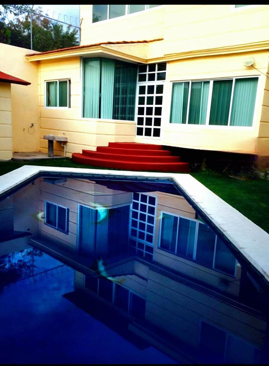 HOUSE FOR SALE IN BURGOS, BUGAMBILIAS, CUERNAVACA—WITH A SWIMMING POOL AND 24/7 SECURITY